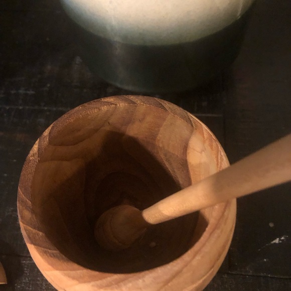 OLIVE WOOD HONEY JAR - Picture 4 of 7